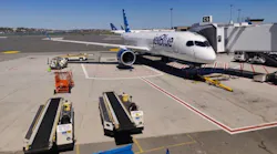 Jet Blue A220 Eis 2021 0426 1