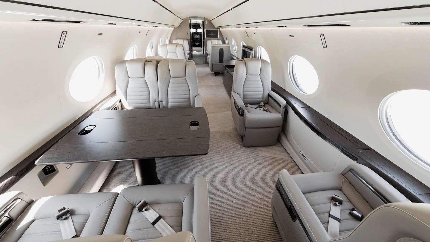 Gulfstream Flies First Fully Outfitted G700 Aviation Pros
