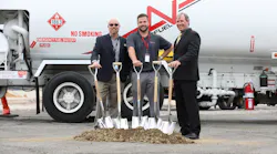 Flight Serv President Paul Weiss (left) Flight Serv General Manager Robbie Hunter (center) Flight Serv Ceo Jon Gruelle (right)
