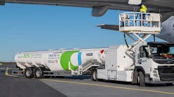 Sustainable+aviation+fuel+ +tunker+truck+at+airport (1)