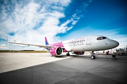 Wizz Air 6065cabda0aa3 Wizz Air 6065cabda0aa3