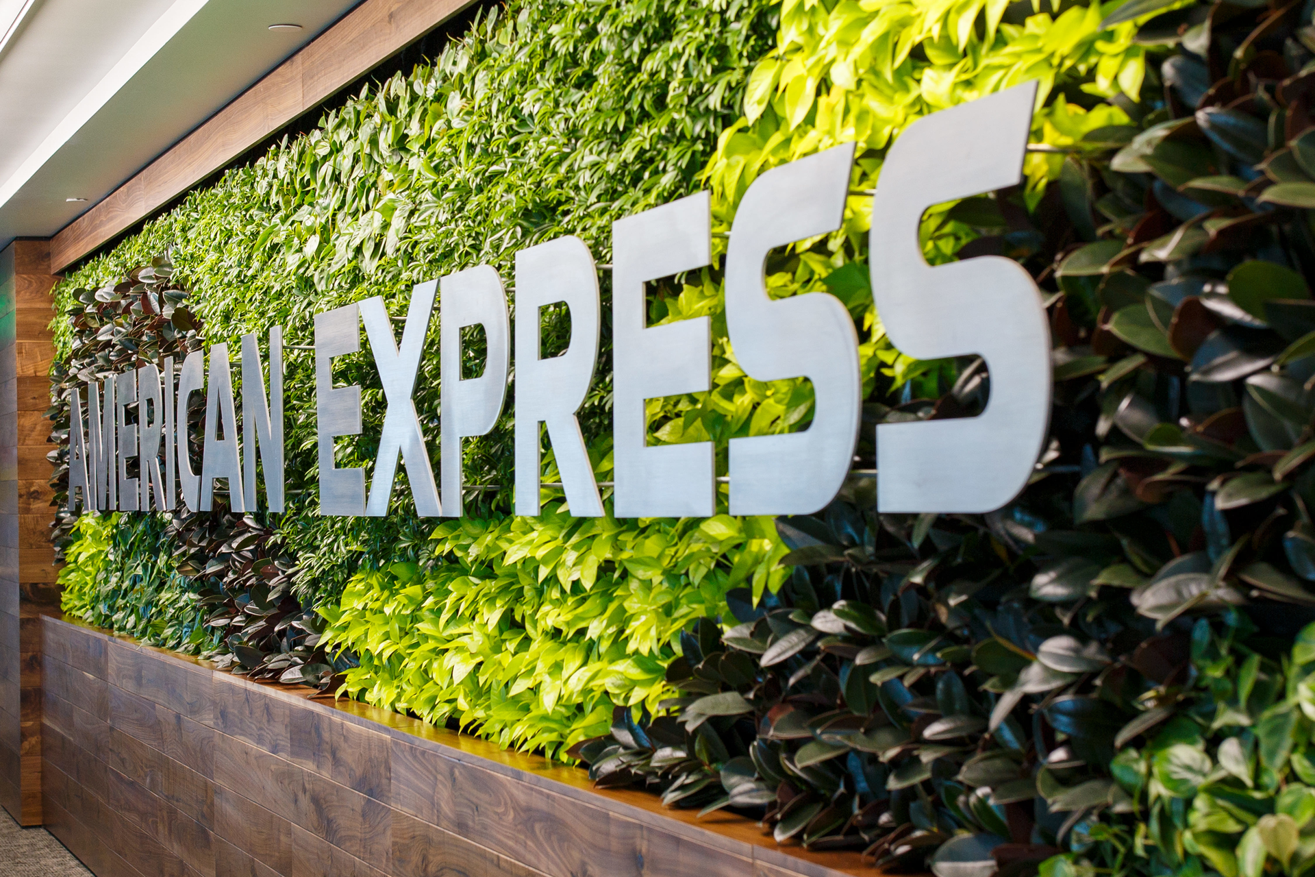 012721 Services Amex Lounge 003