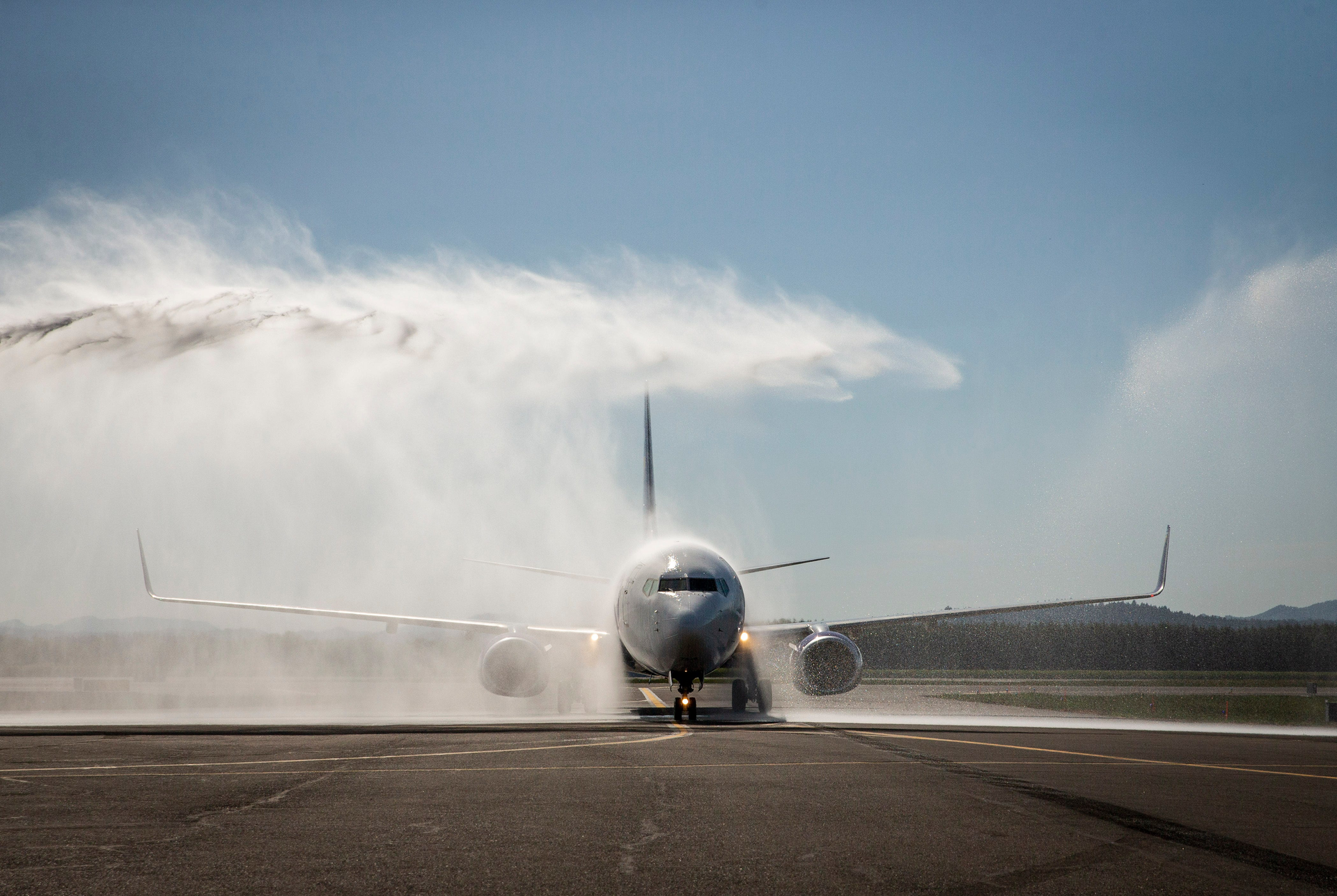 Before arriving at its gate, the first Avelo Airlines plane to Eugene Airport was welcomed by water cannons on the tarmac then pizza and gifts for the passengers inside the gate. Avelo Airlines commenced service Wednesday, May 12, 2021, offering affordable, direct flights between Los Angeles and Eugene four days a week.