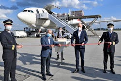 Huseyin Ceyhan, vice president of Turkish Airlines (2nd from left), Ahmet Yildirim, regional cargo director Germany of Turkish Airlines (center), Jost Lammers, CEO Munich Airport (4th from left) and the pilots joined the traditional ribbon cutting in front of the Turkish Airlines freighter. Huseyin Ceyhan, vice president of Turkish Airlines (2nd from left), Ahmet Yildirim, regional cargo director Germany of Turkish Airlines (center), Jost Lammers, CEO Munich Airport (4th from left) and the pilots joined the traditional ribbon cutting in front of the Turkish Airlines freighter.