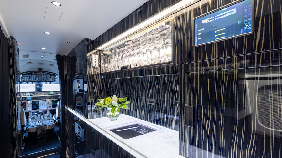 Flist Illuminated Surface System Countertop Looks Stunning On A Bombardier Global 7500 Photo Credit Heath Moffatt Skies Magazine 61240acbe722b