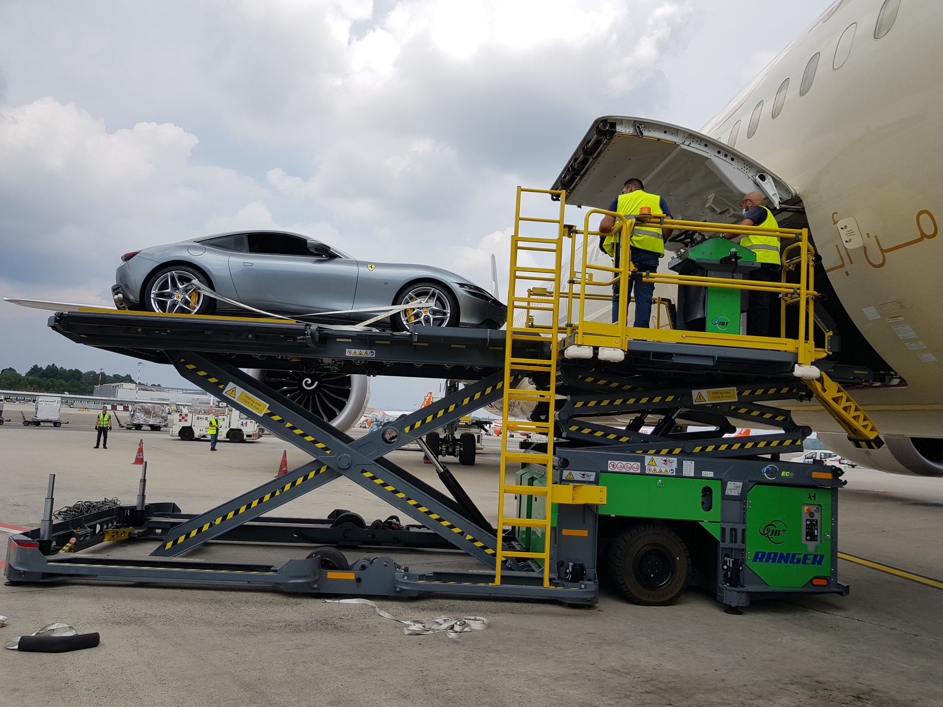 JBT Family of GSE Options to Help Electrify Airport and Cargo