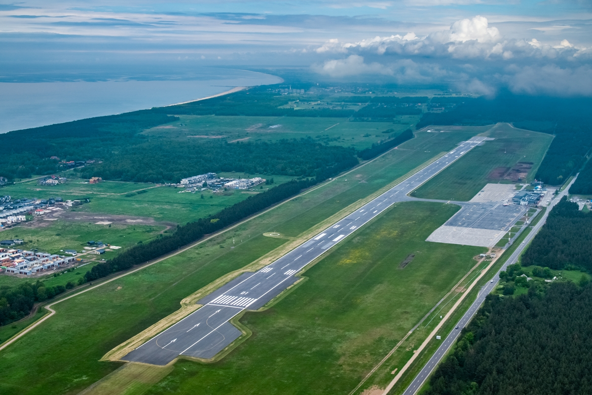 The public procurement for reconstruction of the runway at Palanga Airport, announced by Lithuanian Airports in autumn 2020, was won by the Latvian company A.C.B
