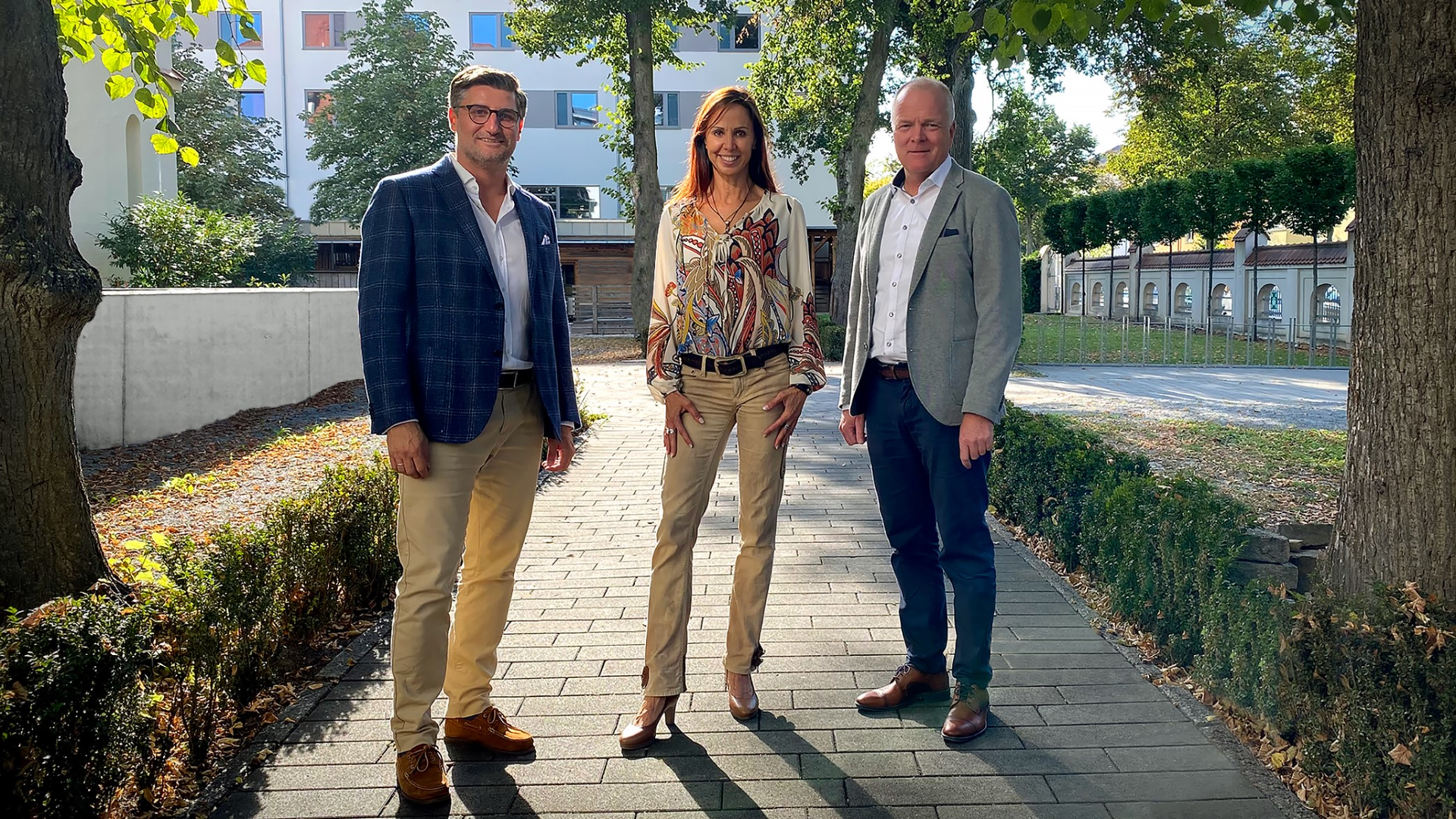 Pleased about the fresh reinforcements at the new Gebr&uuml;der Weiss location in Straubing: Alexander Eberharter from strategic business development Germany (left) and Werner Dettenthaler, manager for land transport Germany (right) with Katja Wolf, Straubing management team.