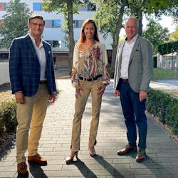 Pleased about the fresh reinforcements at the new Gebr&uuml;der Weiss location in Straubing: Alexander Eberharter from strategic business development Germany (left) and Werner Dettenthaler, manager for land transport Germany (right) with Katja Wolf, Straubing management team.