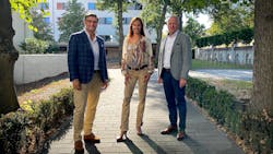 Pleased about the fresh reinforcements at the new Gebr&uuml;der Weiss location in Straubing: Alexander Eberharter from strategic business development Germany (left) and Werner Dettenthaler, manager for land transport Germany (right) with Katja Wolf, Straubing management team.