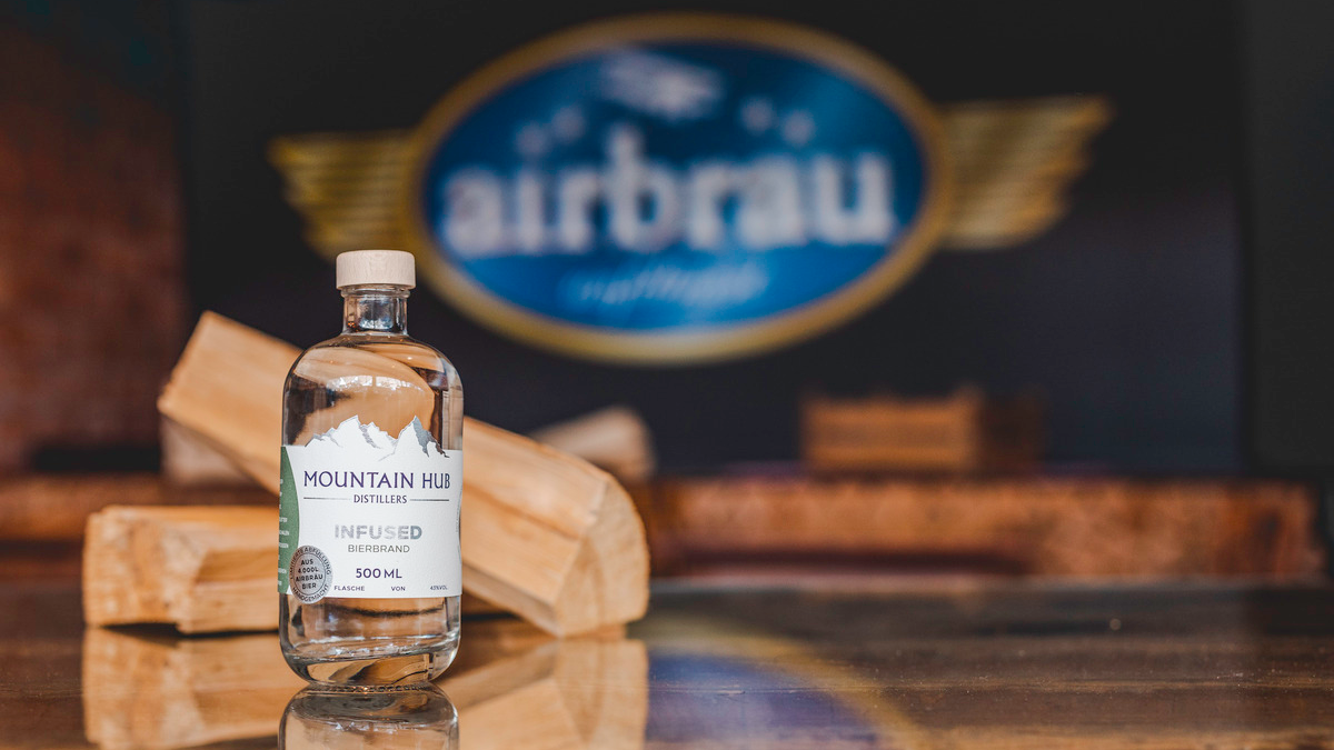 By distilling Airbr&auml;u beer then distilling it again with selected botanicals, an intensive and aromatic 'infused beer spirit' was created. The gin-style beer spirit has the brand name 'Mountain Hub Distillers.'