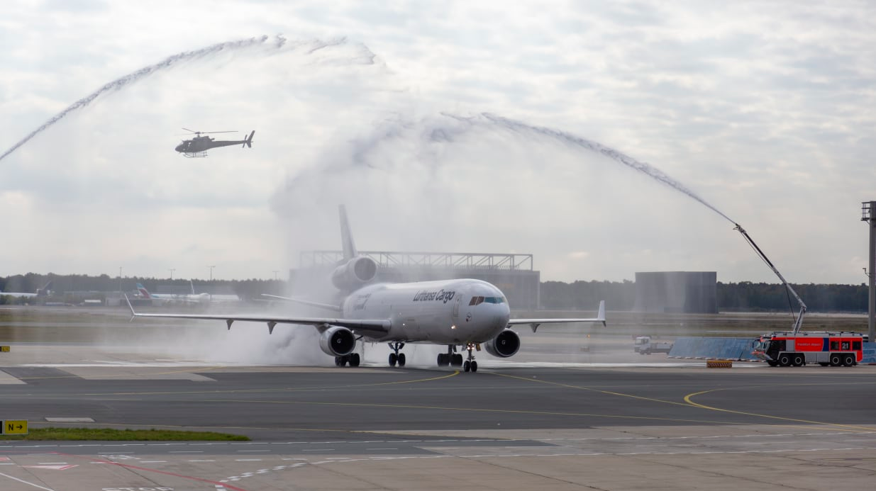 Lufthansa Cargo&apos;s last MD-11F was given a farewell with a water arch by Frankfurt Airport Fire Brigade.