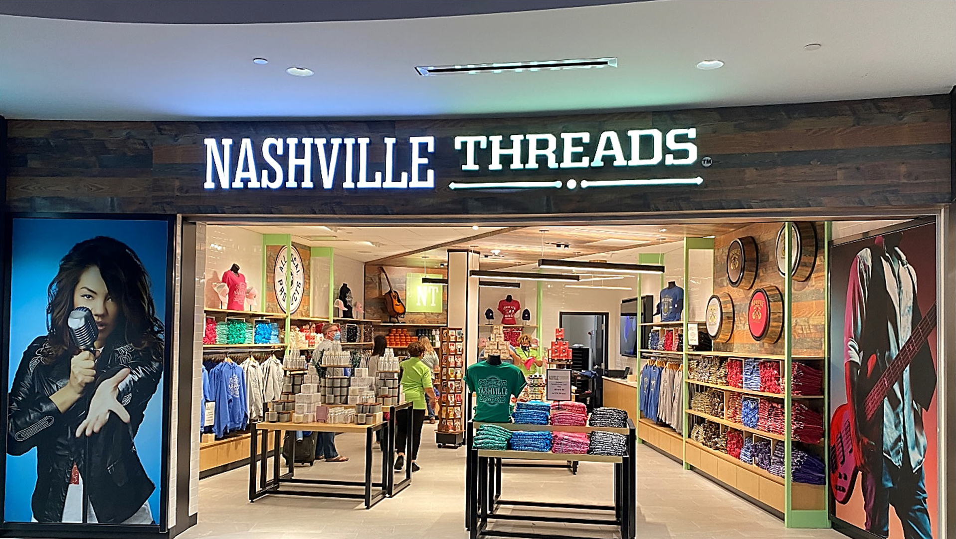 Nashville Threads is the brainchild of local entrepreneurs, Jamie and Karen Anderson-Isabel. The upscale gift shop in Concourse C offers unique gifts and wearables designed by area artists and artisans for BNA travelers. Many items are sold exclusively at the airport store.
