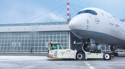 Pushback with the electrified aircraft tractor - equipped with AKASOL battery systems.