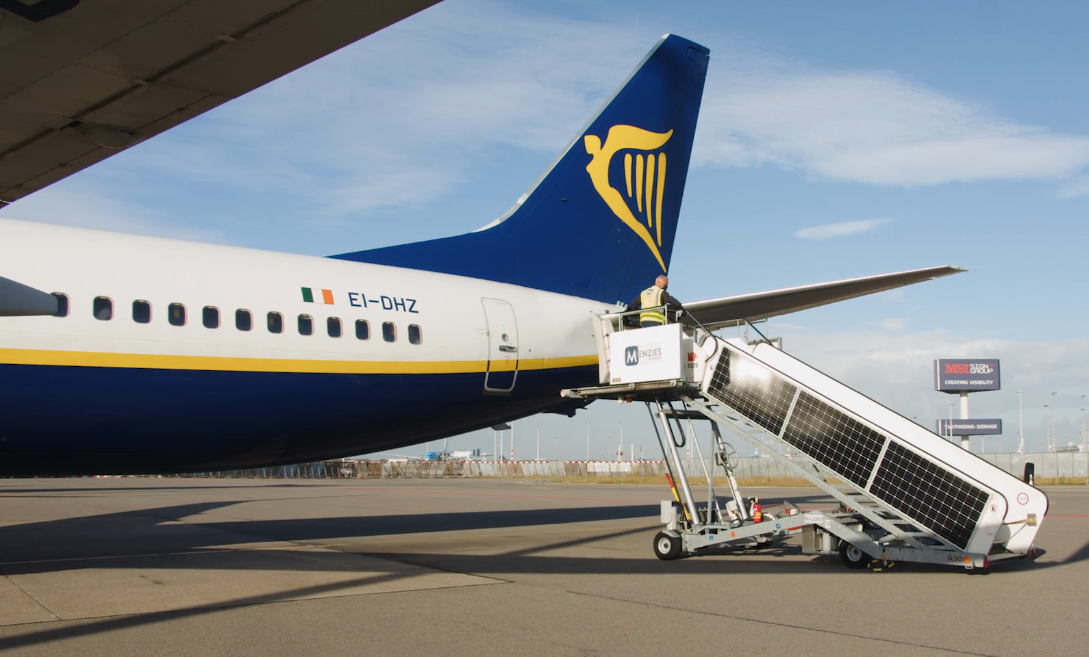 Menzies Ryanair Snip