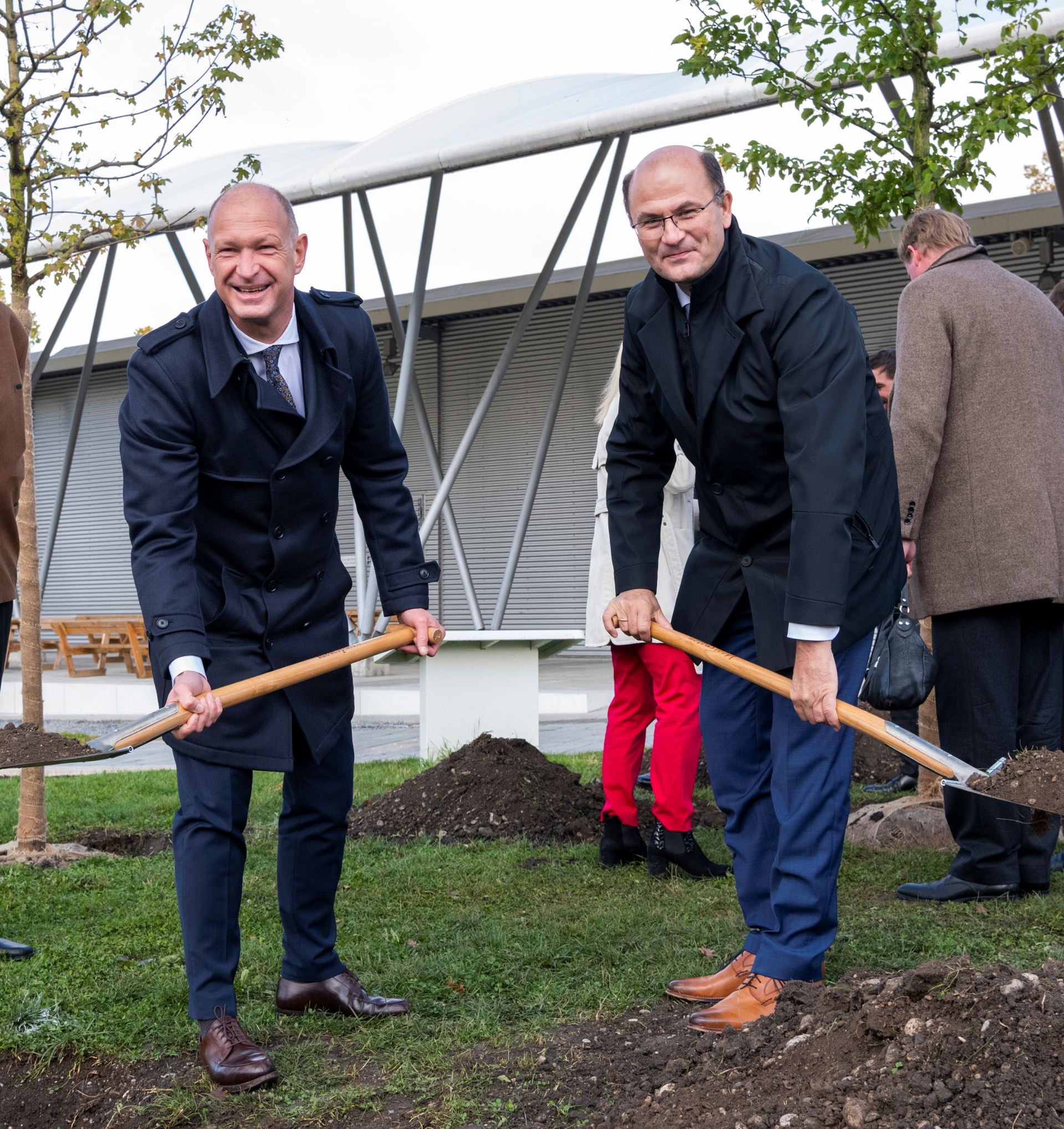 MUC CEO Jost Lammers (left) and Bavarian Finance Minister Albert F&uuml;racker (right)