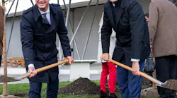 MUC CEO Jost Lammers (left) and Bavarian Finance Minister Albert Füracker (right)