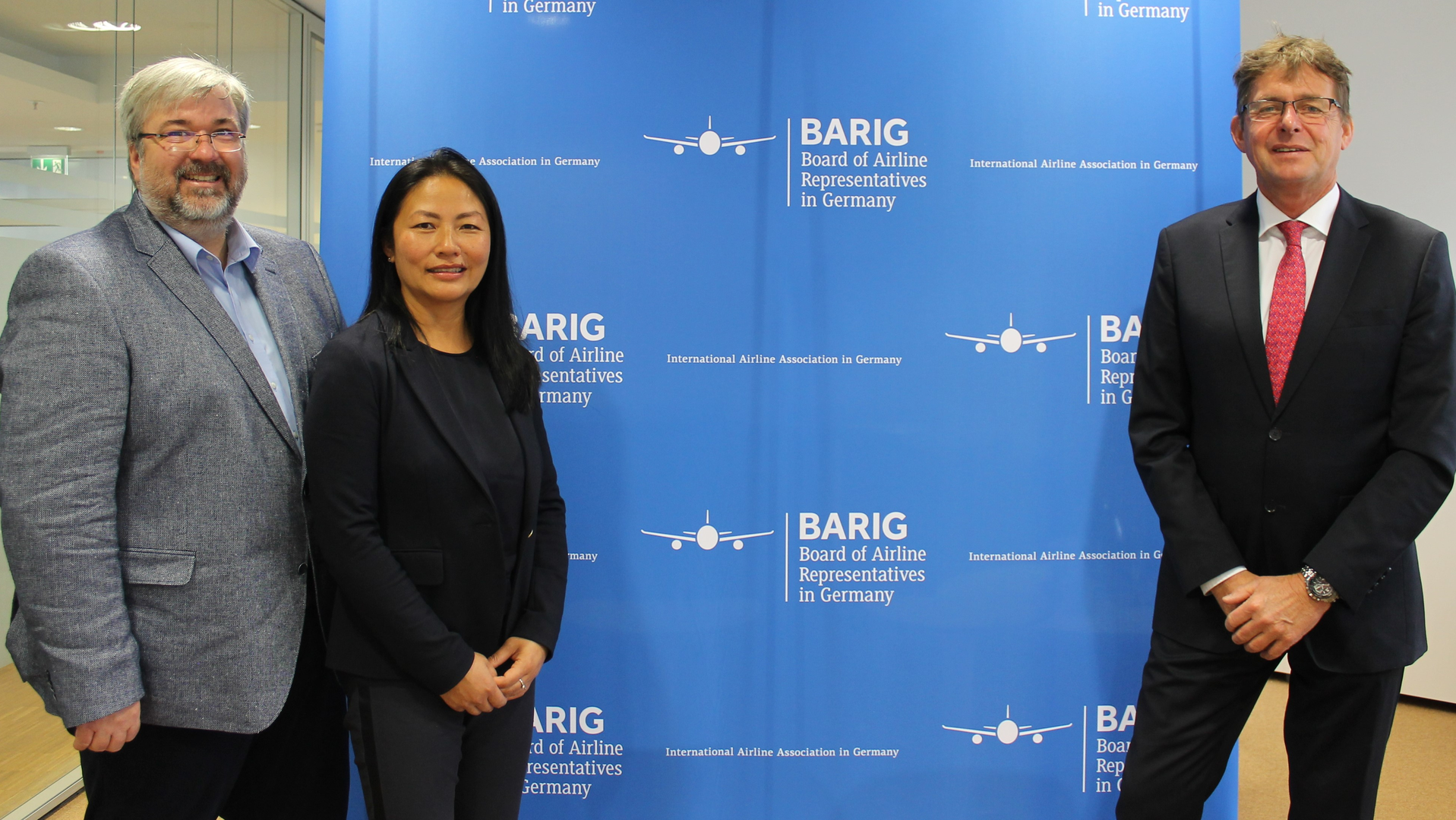 BARIG Secretary General Michael Hoppe (right) with Kim Thuy Andr&eacute;e and Frank Andr&eacute;e from the German Airdog distribution team, the Dentdeal Produkt &amp; Service GmbH.