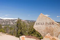 A pilot killed in a plane crash near Estes Park, Colorado, while battling the Kruger Rock fire has been identified.