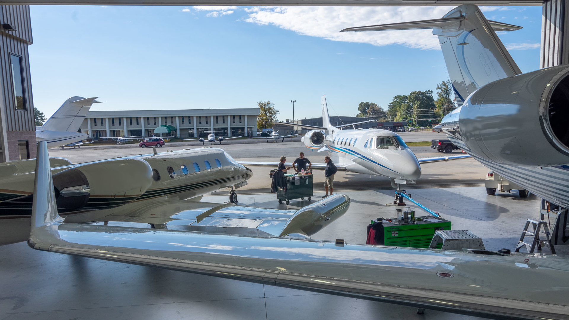 Elliott Aviation Inc. launched its fourth U.S. location &ndash; Elliott Aviation of Atlanta. The facility (formerly The Maintenance Group) is located at the DeKalb-Peachtree Airport and offers maintenance and avionics work for Gulfstream, Bombardier Challenger, Bombardier Learjet, Dassault Falcon, Cessna Citation, and Hawker Beechcraft airframes.
