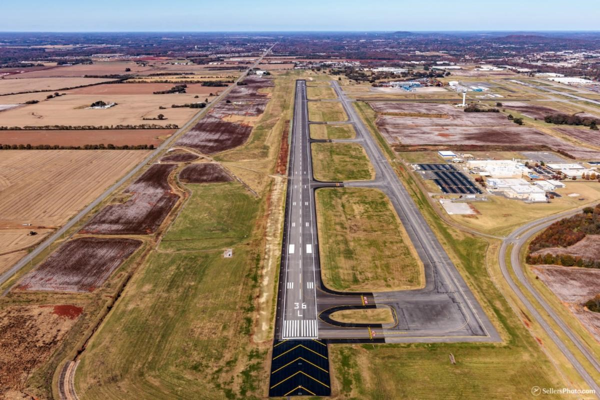 Aircraft flying in and out of Huntsville International Airport have the option of a second runway, as the18R/36L 'West' Runway reopened to air traffic.