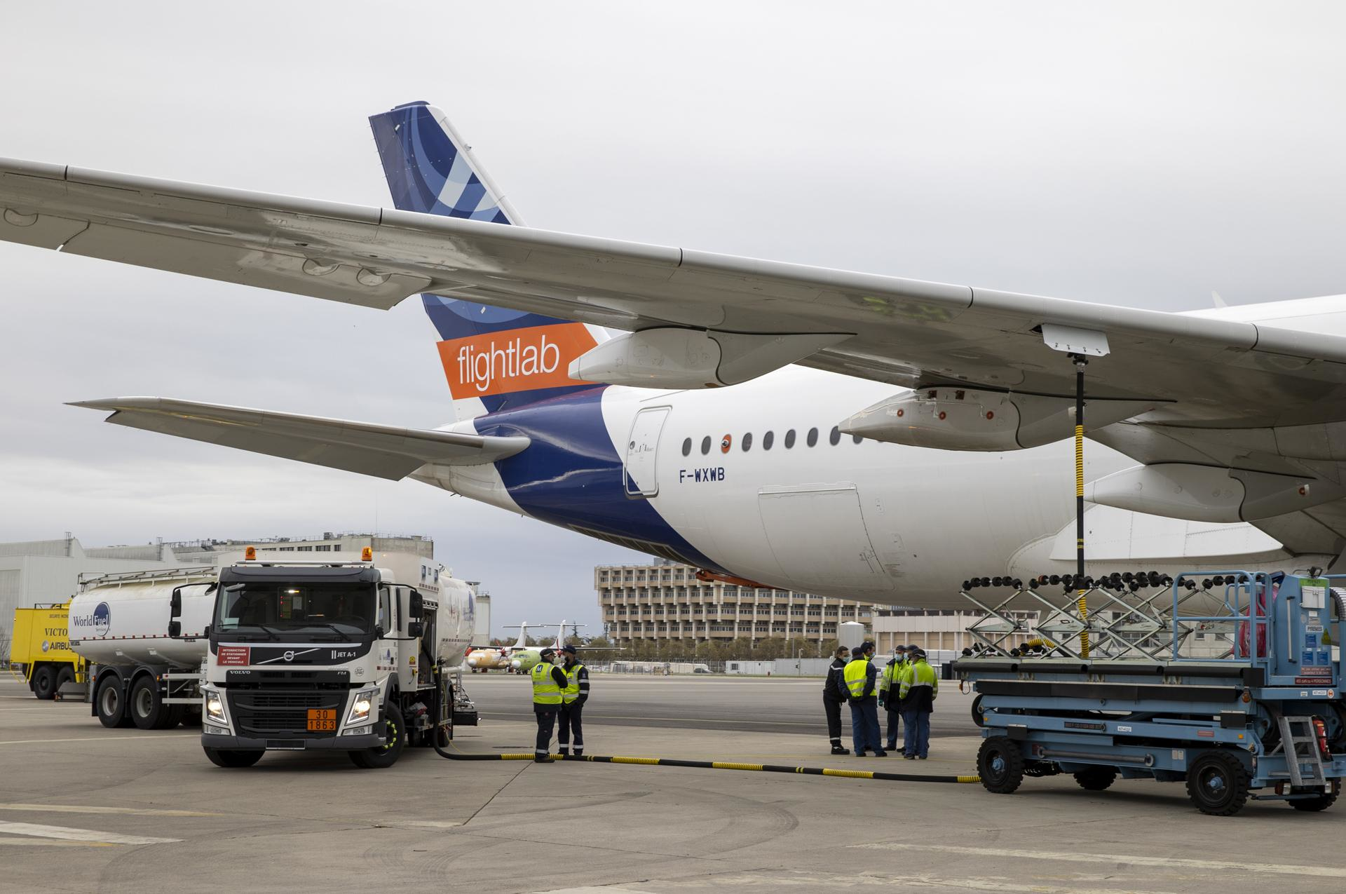 Refuelling The Airbus A350 900 61a787a5f3641