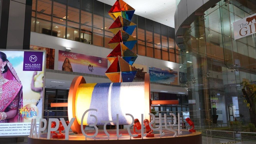 In an attempt to enhance the travelers&rsquo; overall experience, Ahmedabad&rsquo;s Sardar Vallabhbhai Patel International Airport (SVPIA) is creating a sense of place.