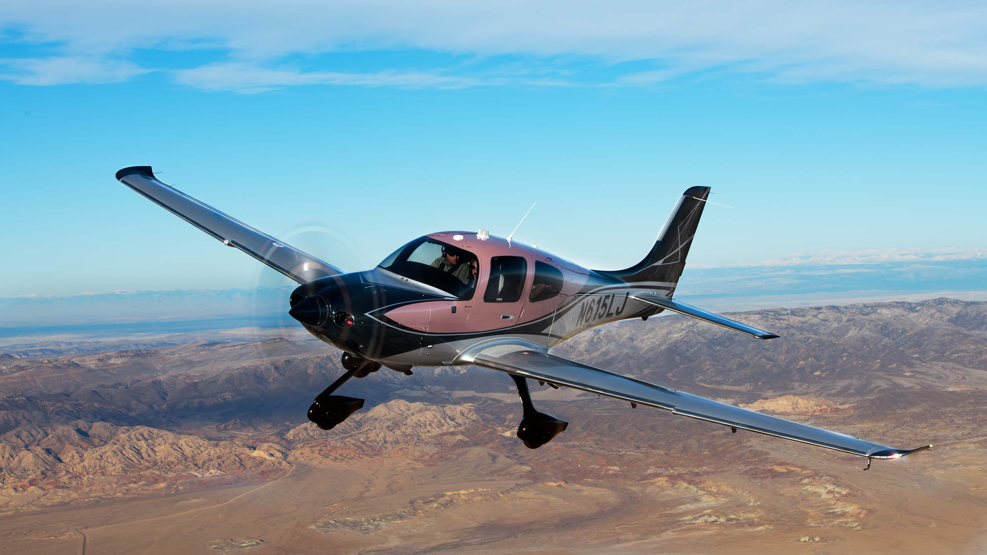 The 2022 G6 SR in &apos;Himalayan Salt&apos; by Cirrus Aircraft.