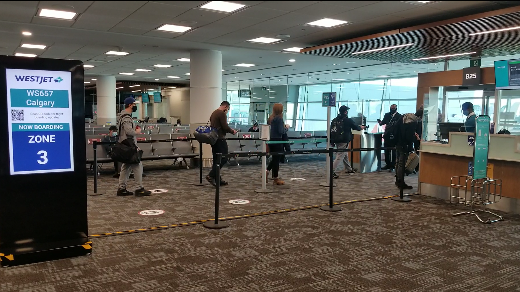 To use the PQS, passengers with a mobile device scan a QR code. They then have updated boarding information in hand without needing to install an app or even update their browser.