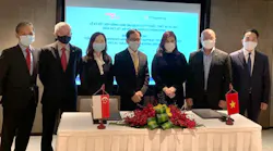A signing ceremony between ST Engineering and Vietjet was attended by Tan Lee Chew (third from left), president Commercial at ST Engineering; Jeffrey Lam (fourth from left) Commercial Aerospace president at ST Engineering; Ho Ngoc Yen Phuong (third from right), vice president at Vietjet and management from ST Engineering and Vietjet.