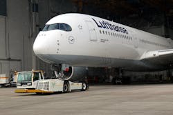 Regardless of battery-configuration, the Phoenix E is capable of handling all common passenger and cargo aircraft on the market, from the ERJ170 to the B777. Regardless of battery-configuration, the Phoenix E is capable of handling all common passenger and cargo aircraft on the market, from the ERJ170 to the B777.