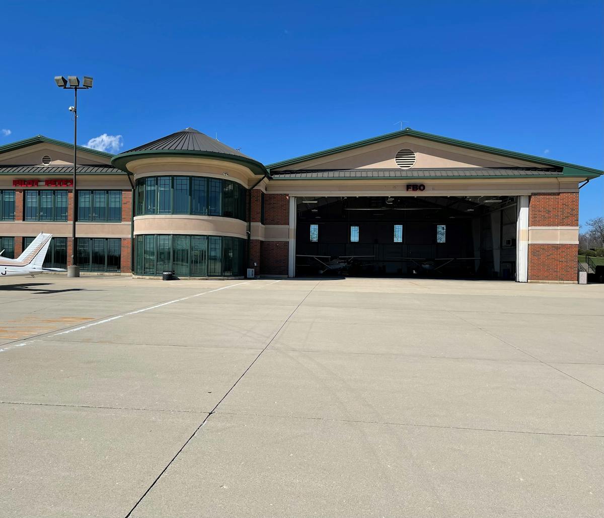 The Schaumburg FBO facility comprises 13,952-square-feet of customer-centric accommodations, housing a passenger terminal, an executive conference room with full A/V capabilities and seating for 20, a lounge, and hangar space able to accommodate up to medium-sized aircraft.