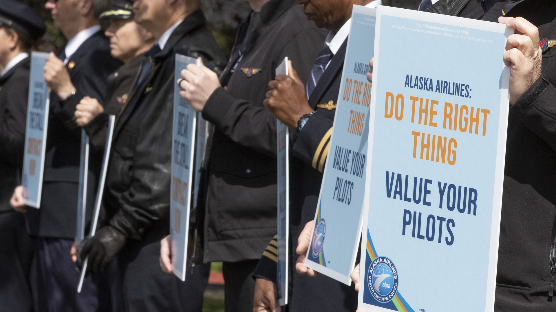 Alaska Pilots Authorize Future Strike if Talks and Mediation Fail
