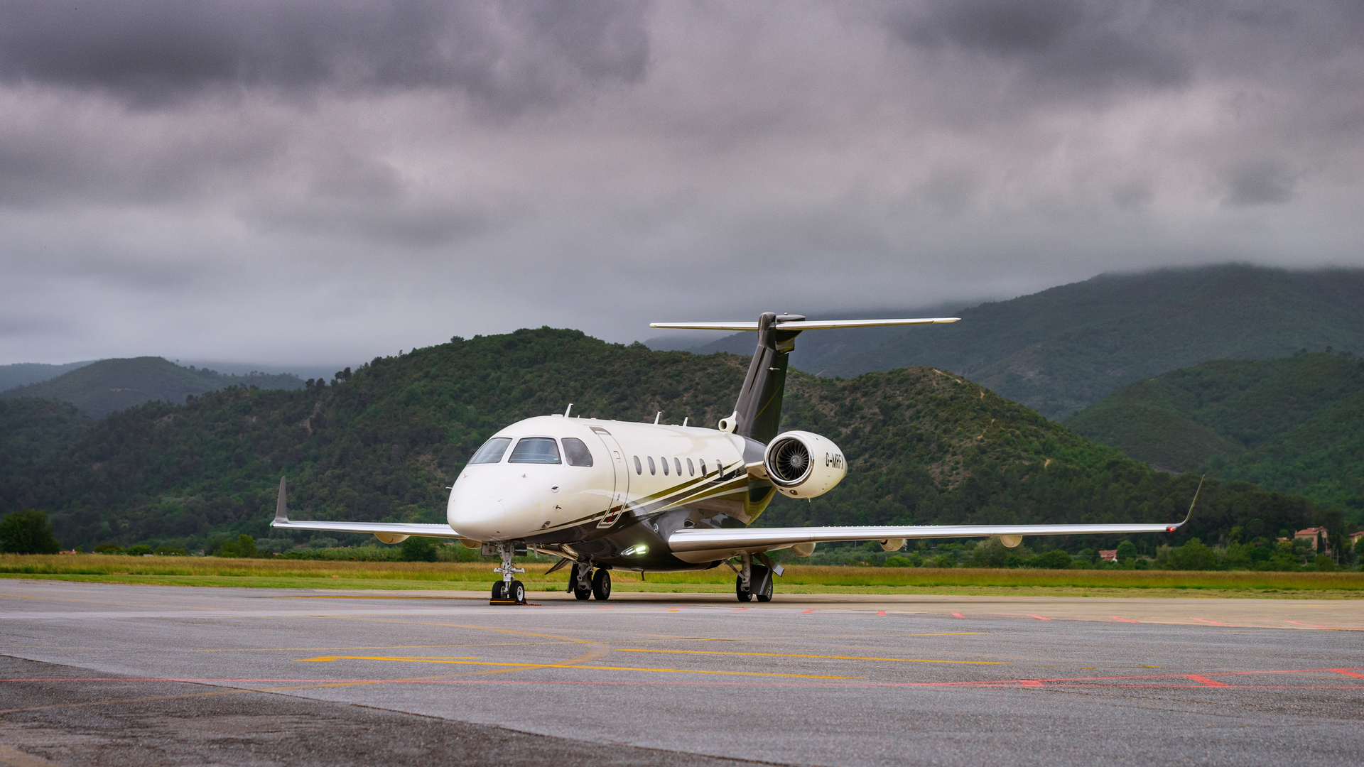 Flexjet Eu Legacy 500 Green Italy Runway 6287a510eb545