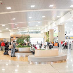 In compliance with the resolution of the COE, hosted by the Metropolitan COE of Quito, the use of a mask is no longer mandatory at the Mariscal Sucre International Airport in Quito. However, in accordance with the provision, it is recommended that users and passengers of the air terminal continue to wear the mask as a precaution. In compliance with the resolution of the COE, hosted by the Metropolitan COE of Quito, the use of a mask is no longer mandatory at the Mariscal Sucre International Airport in Quito. However, in accordance with the provision, it is recommended that users and passengers of the air terminal continue to wear the mask as a precaution.