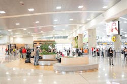 In compliance with the resolution of the COE, hosted by the Metropolitan COE of Quito, the use of a mask is no longer mandatory at the Mariscal Sucre International Airport in Quito. However, in accordance with the provision, it is recommended that users and passengers of the air terminal continue to wear the mask as a precaution. In compliance with the resolution of the COE, hosted by the Metropolitan COE of Quito, the use of a mask is no longer mandatory at the Mariscal Sucre International Airport in Quito. However, in accordance with the provision, it is recommended that users and passengers of the air terminal continue to wear the mask as a precaution.