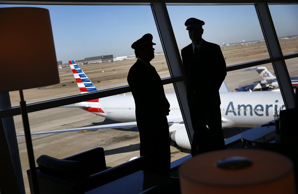 American Airlines says its contract offer to pilots matches one that Chicago s United Airlines offered to its pilots in May.