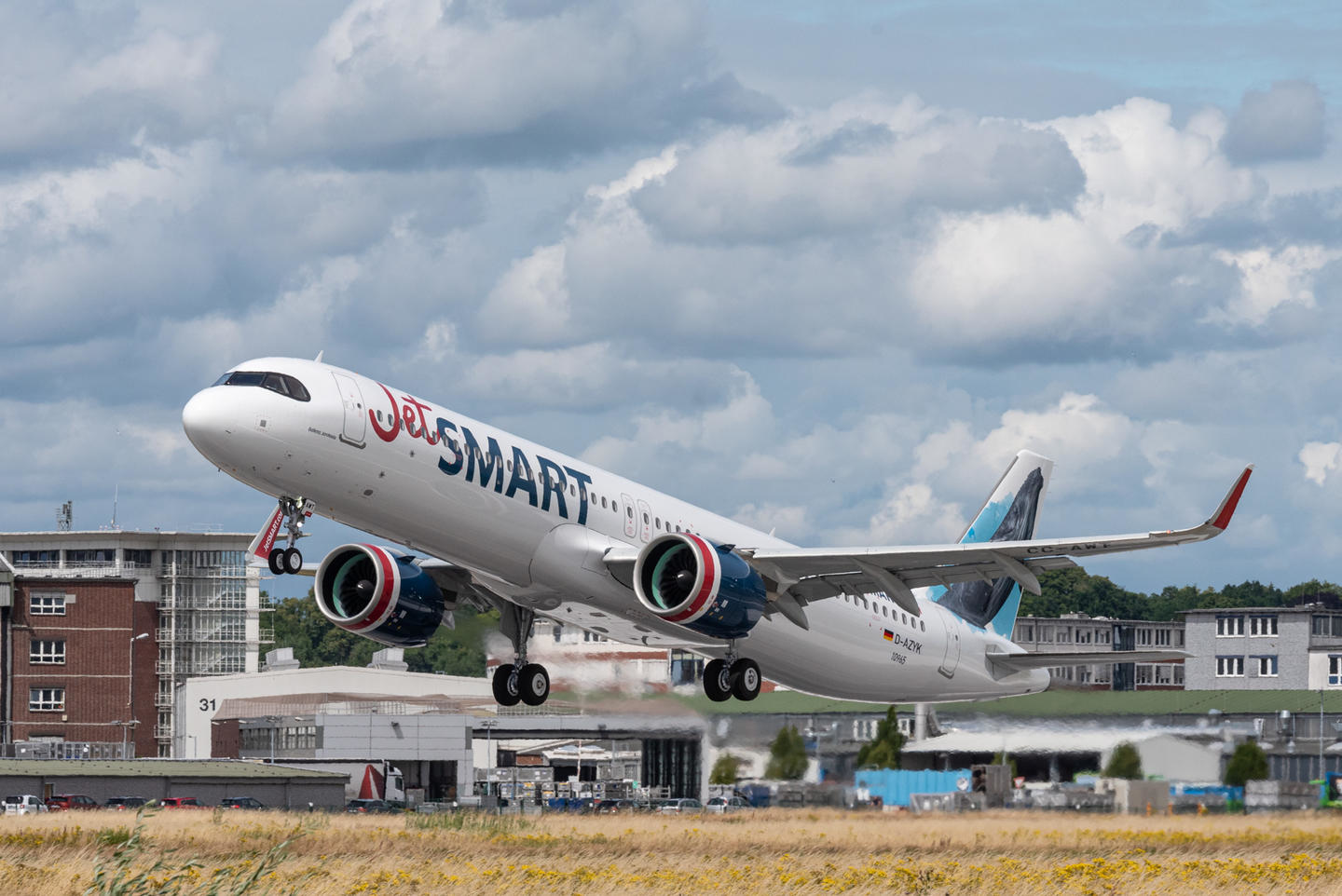 JetSMART, the South American ultra-low-cost carrier (ULCC) operating in Chile, Argentina and Peru, took delivery of its first Airbus A321neo, leased from Aviation Cap&iacute;tal Group. The fuel-efficient single-aisle aircraft will be key in reducing the airline&rsquo;s environmental footprint.