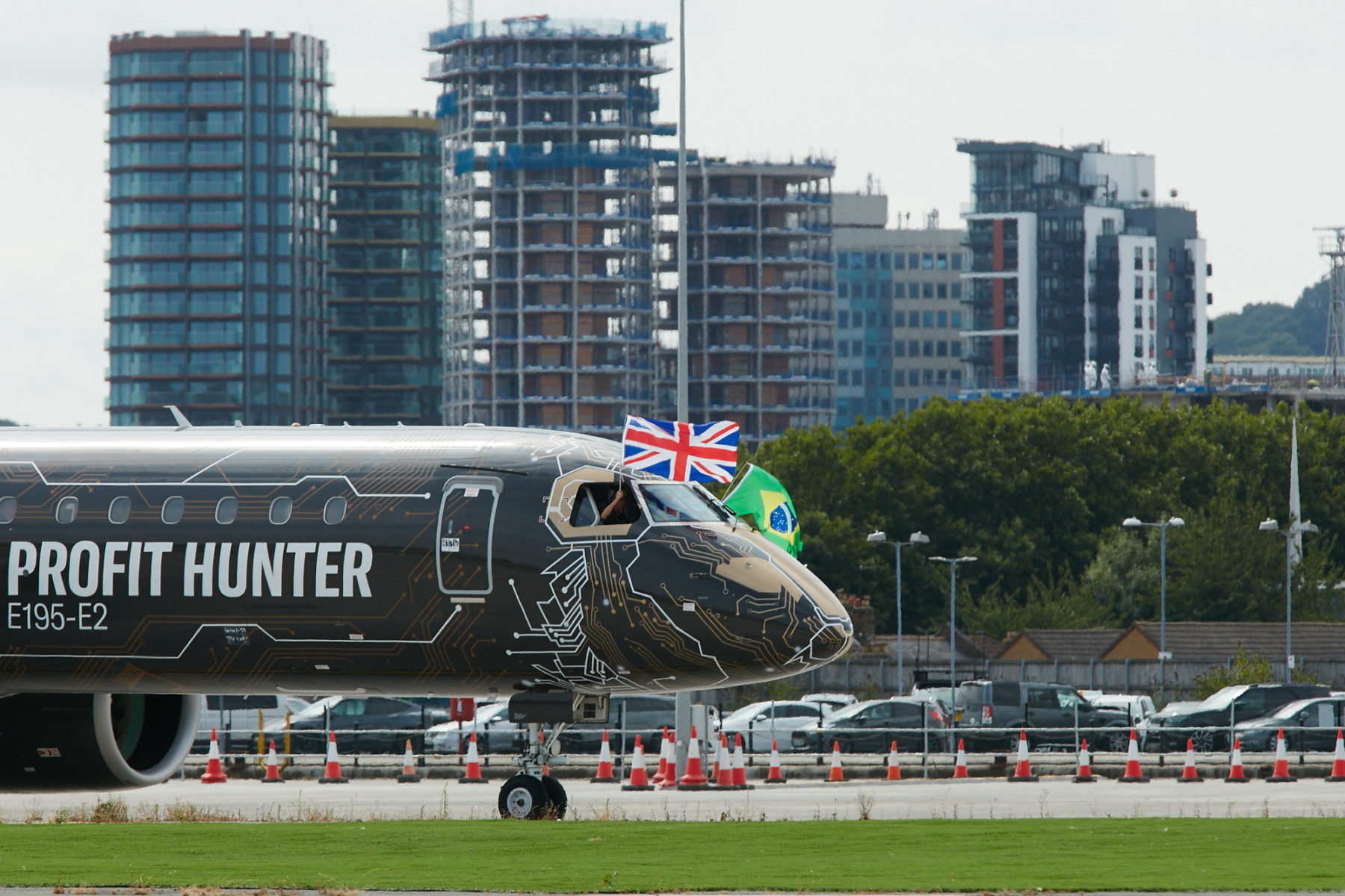 Embraer E195e2 U0 A8336 1800x1200