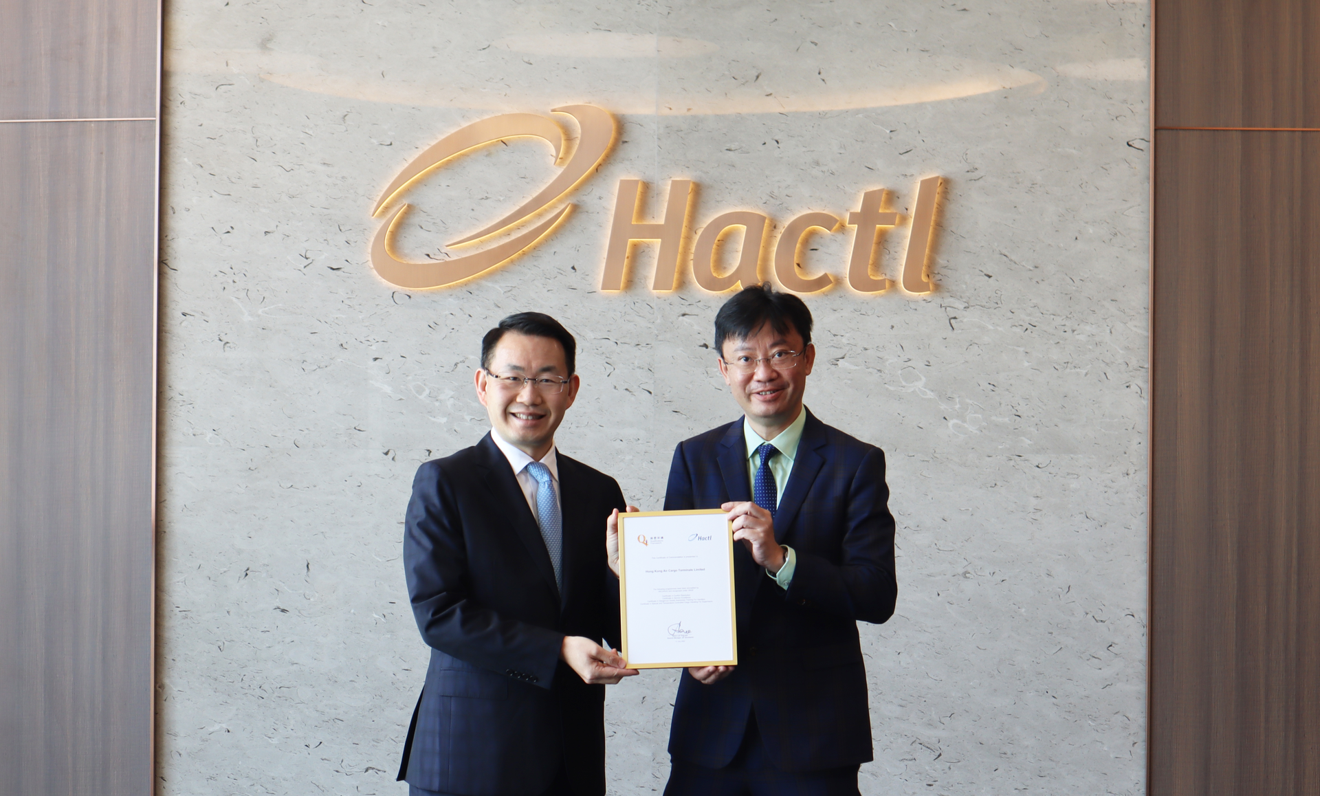 Hactl Chief Executive Wilson Kwong (left) receives a certificate of commendation from Steve Lai, General Manager of Qualifications Framework Secretariat, confirming recognition of four Hactl training courses under the Hong Kong Qualifications Framework.