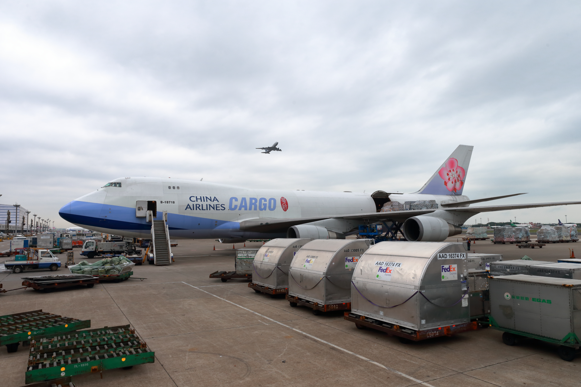 Taipei Airport Tiac Airside Ground Handling Operations 01 jpg 071122