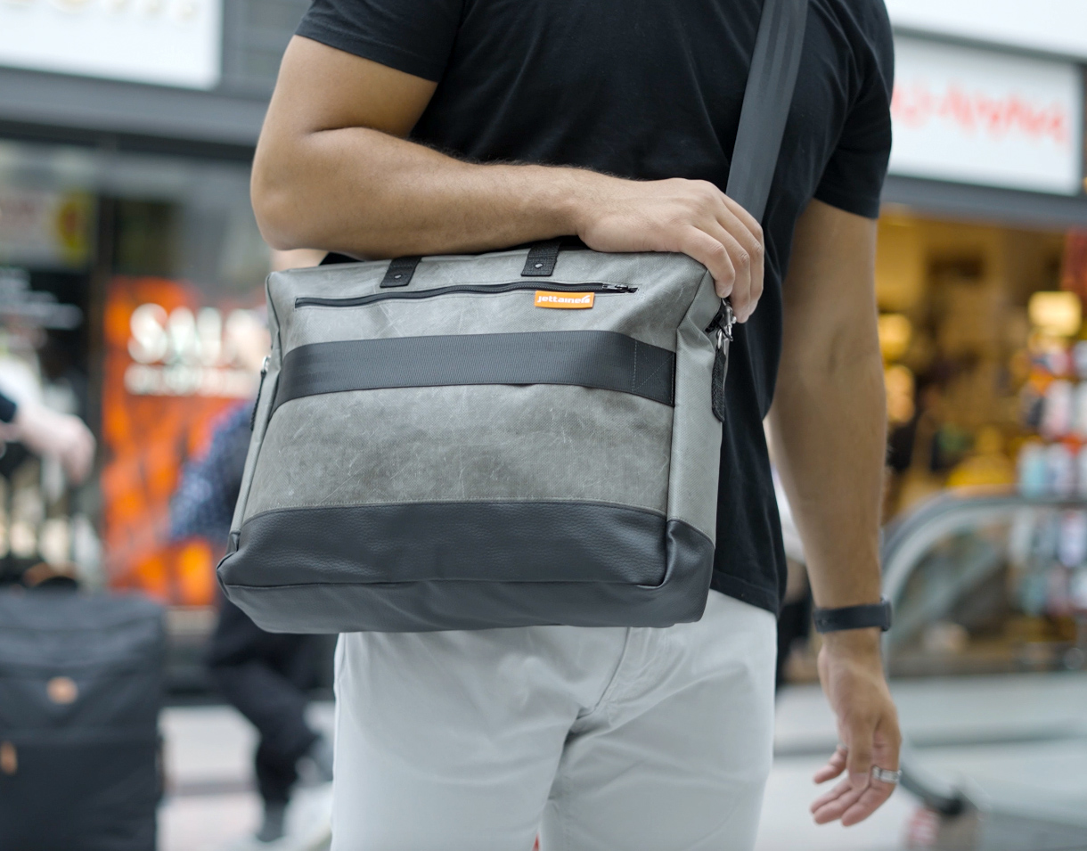 B2 L Jettainer Air Plane