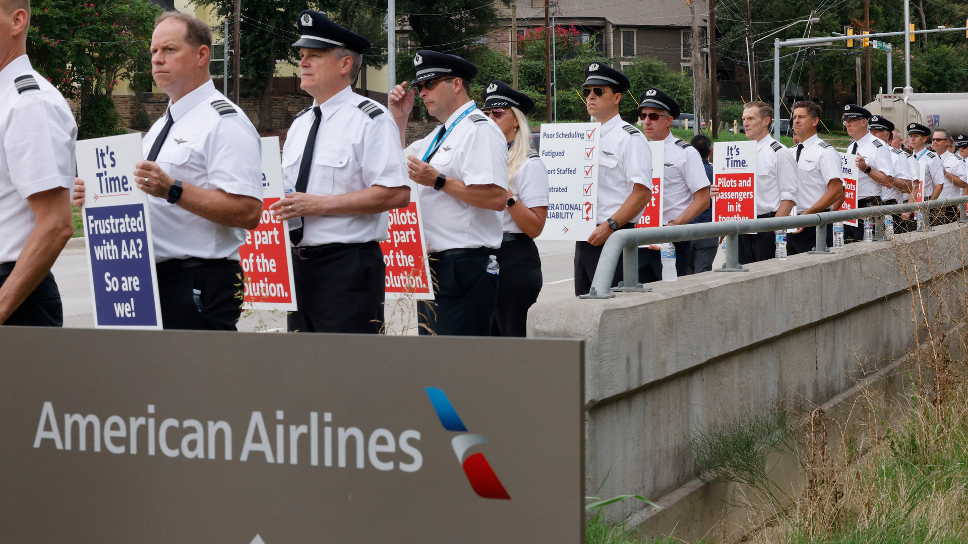 Pilots Accuse American Airlines of ‘Serving up Crisis After Crisis