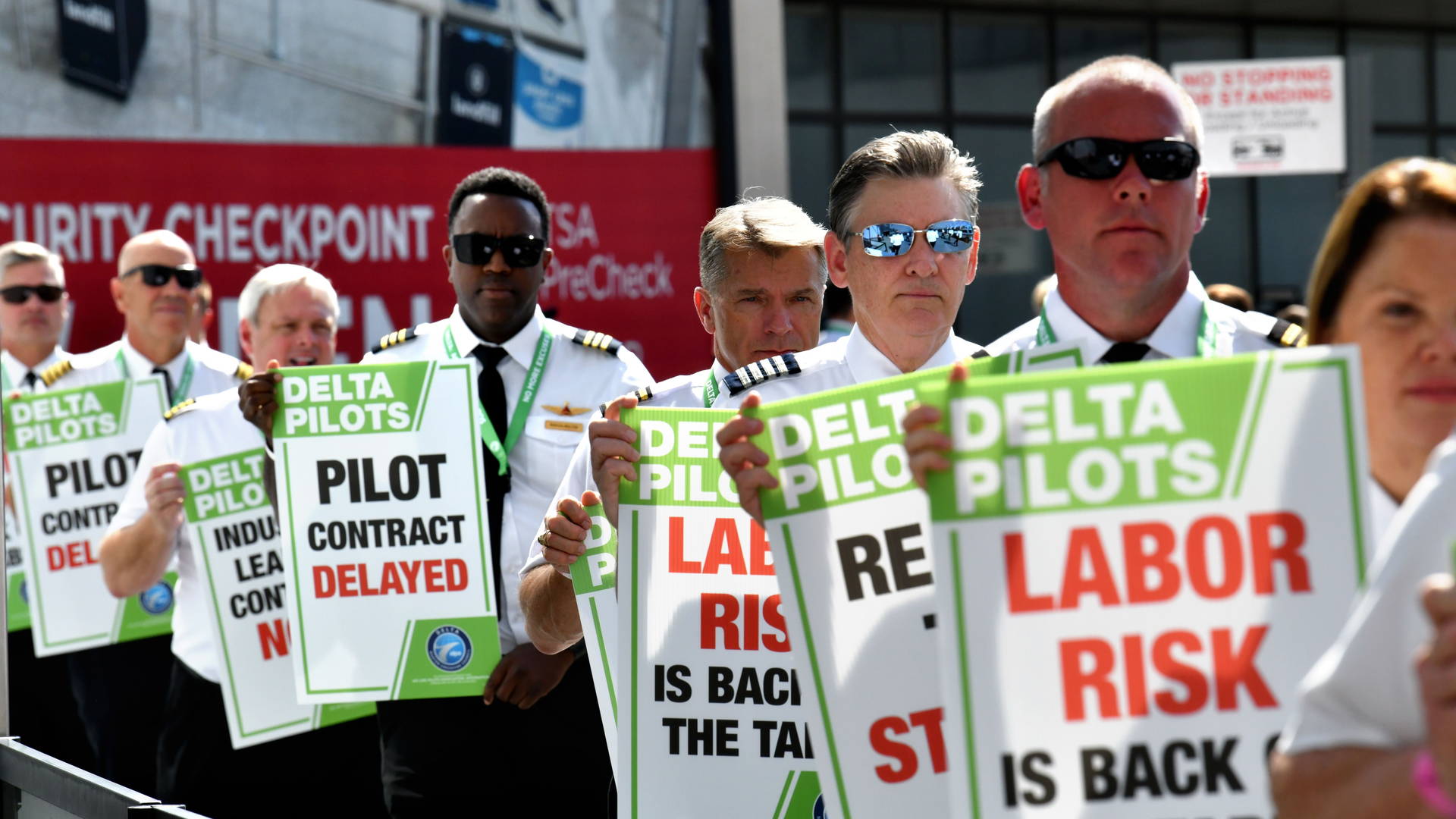 September 1, 2022 Atlanta - Delta pilots conduct informational picketing at the south terminal at Hartsfield-Jackson Atlanta International Airport ahead of the busy Labor Day travel weekend as they push for a new labor contract on Thursday, September 1, 2022.
