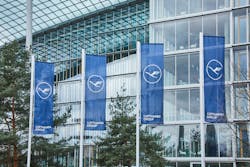 Lufthansa Fahnen vor dem LAC Lufthansa Fahnen vor dem LAC