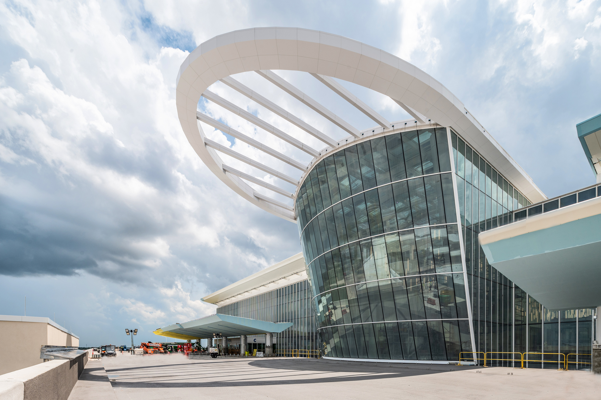 Construction 2022 &ndash; The Prow, the signature element of Terminal C's curbside, will set an uplifting tone and help usher ambient natural light deep into the ticketing hall.