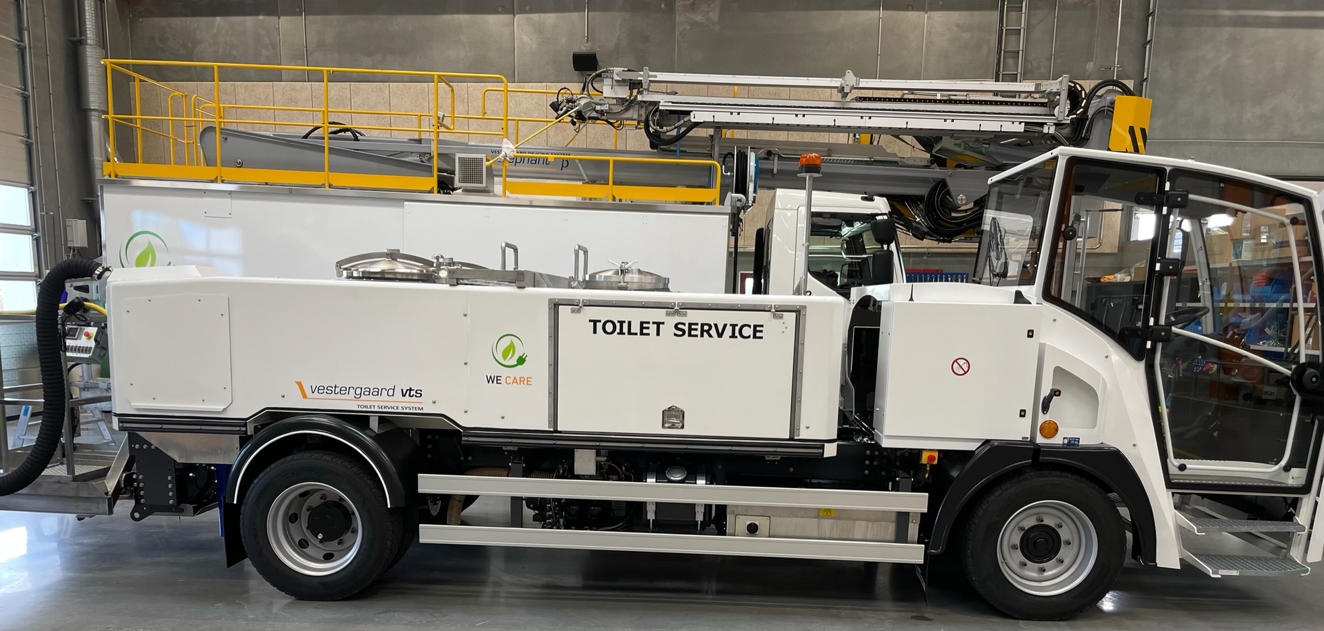 Vacuum toilet service truck