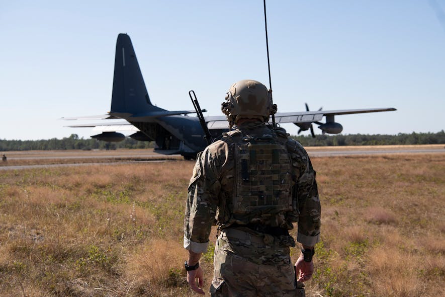 An air commando from the 26th Special Tactics Squadron at Cannon Air Force Base, N.M., provides oversight of an MC-130J on the Eglin Air Force Base, Fla. range during Emerald Flag Oct. 19, 2022. The aircraft was refueling an MQ-9 Reaper aircraft demonstrating the Air Force&apos;s Agile Combat Employment capability against potential adversaries.
