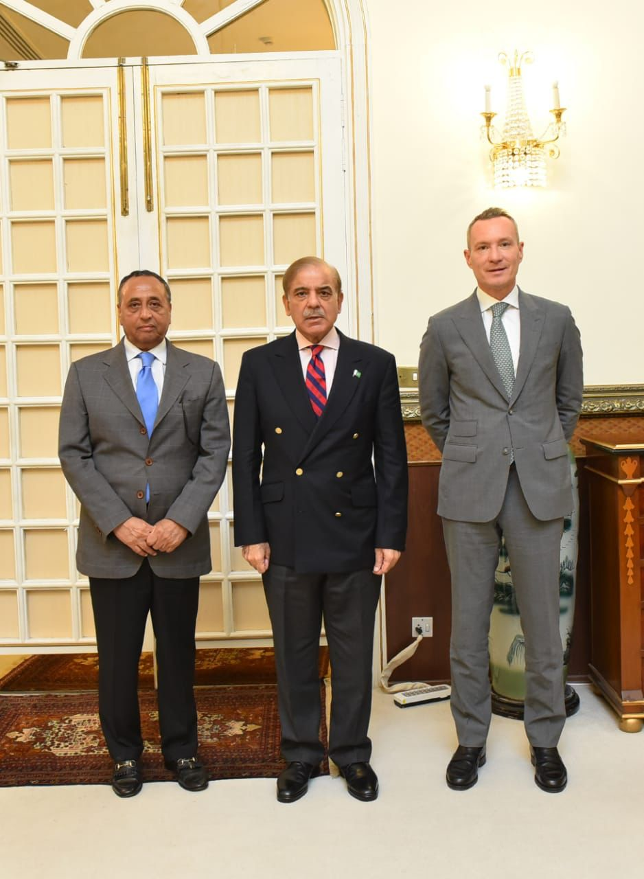 Chairman of SPARS Group Captain Azeem, Pakistan Prime Minister Shehbaz Sharif, Menzies Aviation CEO Philipp Joeinig