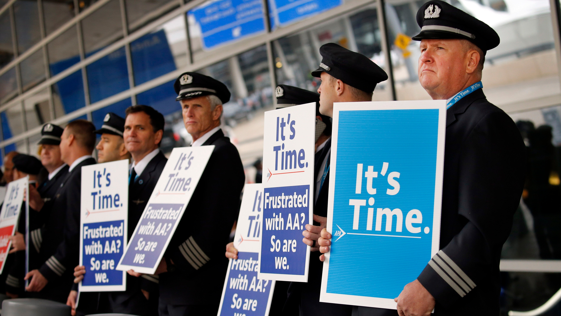 American Airlines first officer Ken Abernathy (right) joined pilots representing the Allied Pilots Association in rallying for a new contract outside Terminal D at DFW International Airport in 2020.